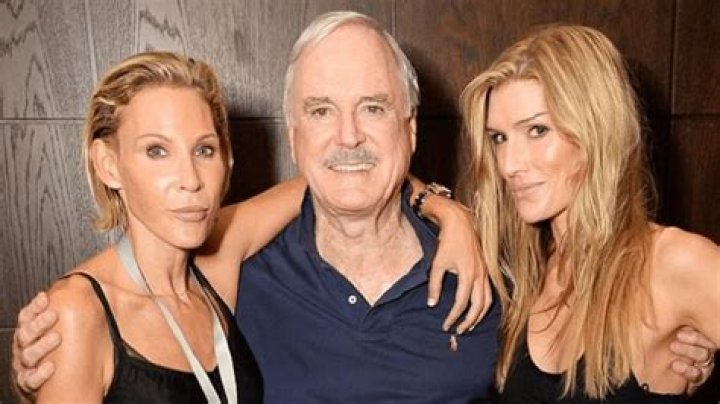 Camilla Cleese Height, Weight, Net Worth, Age, Birthday, Wikipedia, Who, Instagram, Biography