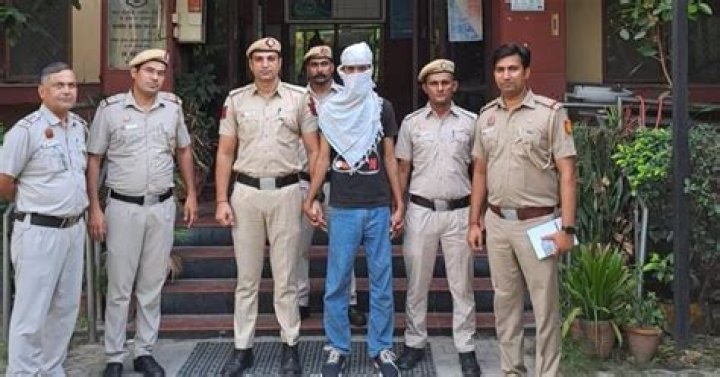 
Delhi Police nabs 4 from UP for duping over 1K 