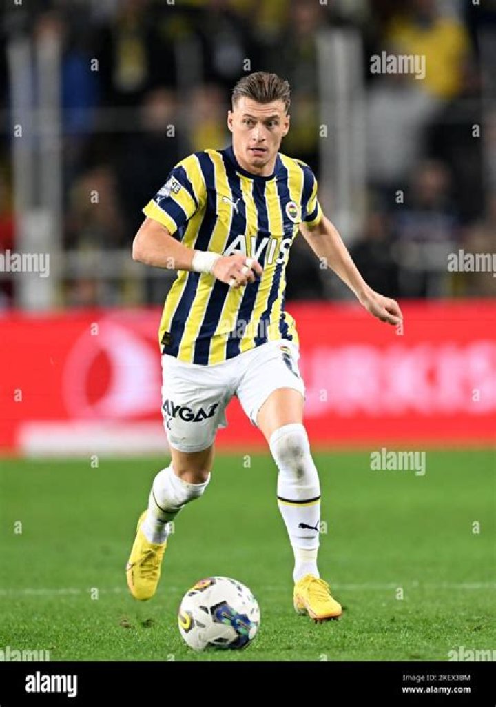 Ezgjan Alioski Height, Weight, Net Worth, Age, Birthday, Wikipedia, Who, Nationality, Biography