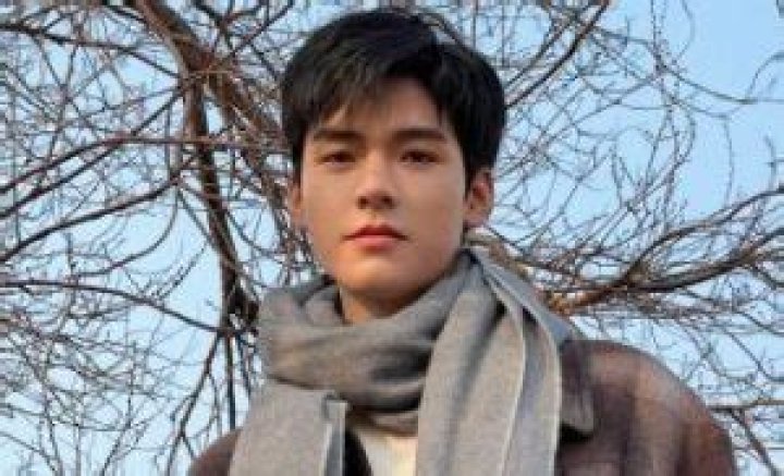 Is Gong Jun Gay | Girlfriend And Relationship Timeline
