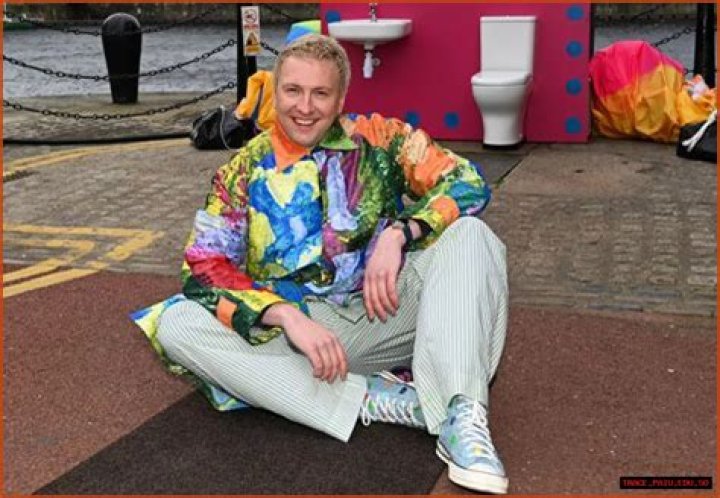 
Is Joe Lycett Gay? Age, Height, Net Worth 