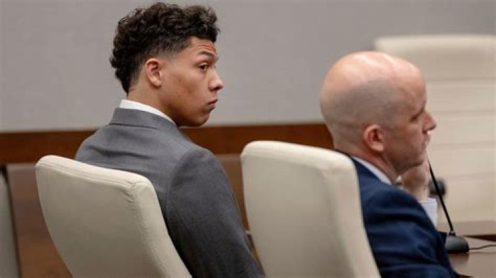 
Jackson Mahomes arrested for sexual battery after trying to forcibly kiss Aspen Vaughn, owner of Aspens Restaurant and Lounge 