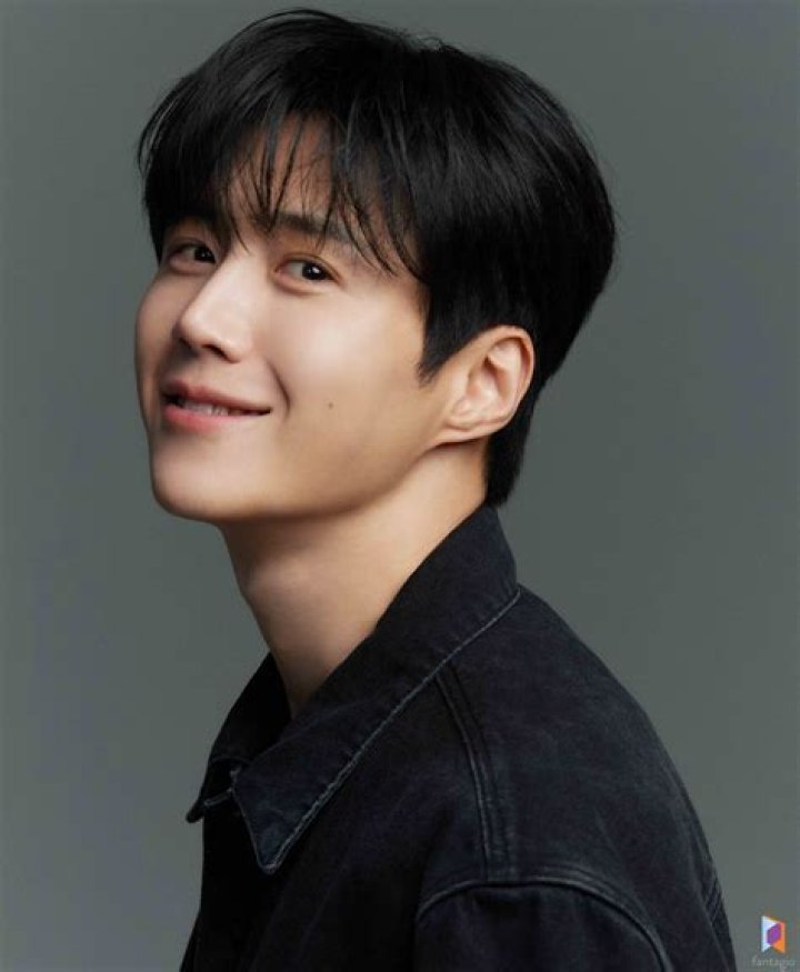 Kim Seon Ho Height, Weight, Net Worth, Age, Birthday, Wikipedia, Who, Nationality, Biography