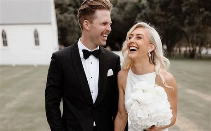 
Lockie Ferguson Wife: Is He Married To Girlfriend Emma Komocki? Relationship Timeline And Age Gap 