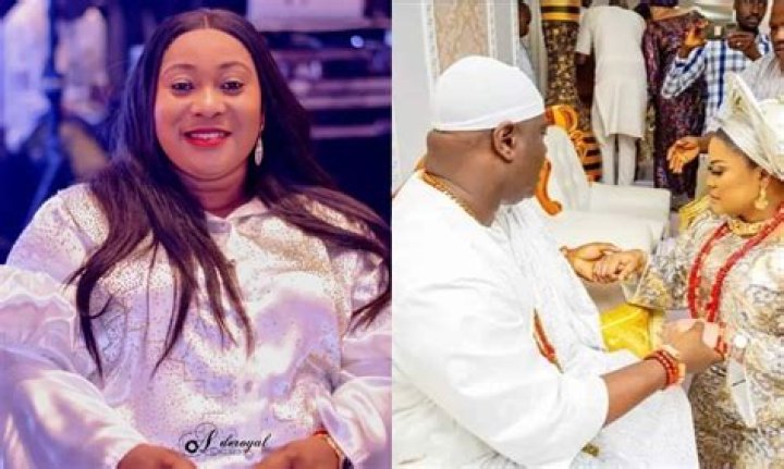 
Ooni Of Ife’s Sister Sweetly Welcome His New Wife As She Gets Officially Declared As Ife Queen 
