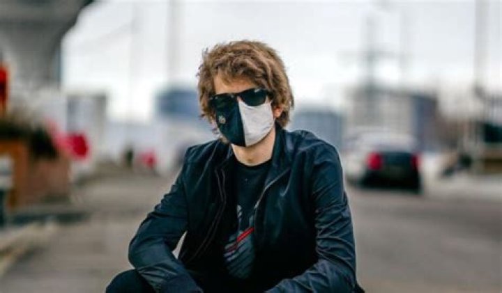 
Ranboo Face Reveal – Who Is He? Real Name Family And Net Worth 