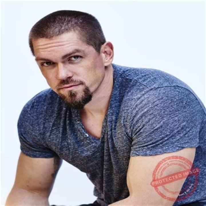 
Reed Robertson Height, Weight, Net Worth, Age, Birthday, Wikipedia, Who, Nationality, Biography 