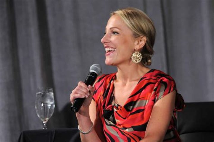 
The Untold Truth About Lindsay Czarniak’s Husband Craig Melvin 