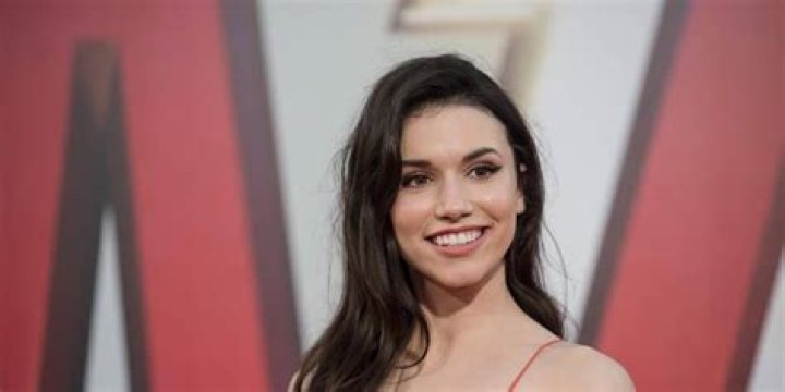 
What is Grace Fulton doing now? Age, Height, Net Worth, Wiki 
