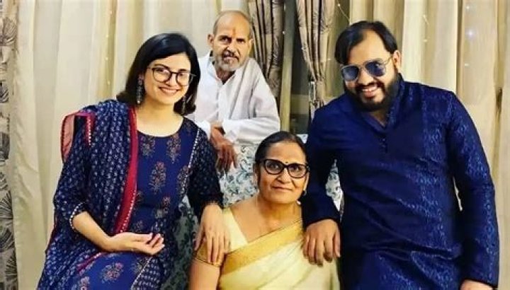 
Who are Alakh Pandeys Parents? Alakh Pandey Biography, Parents Name, Nationality and More 