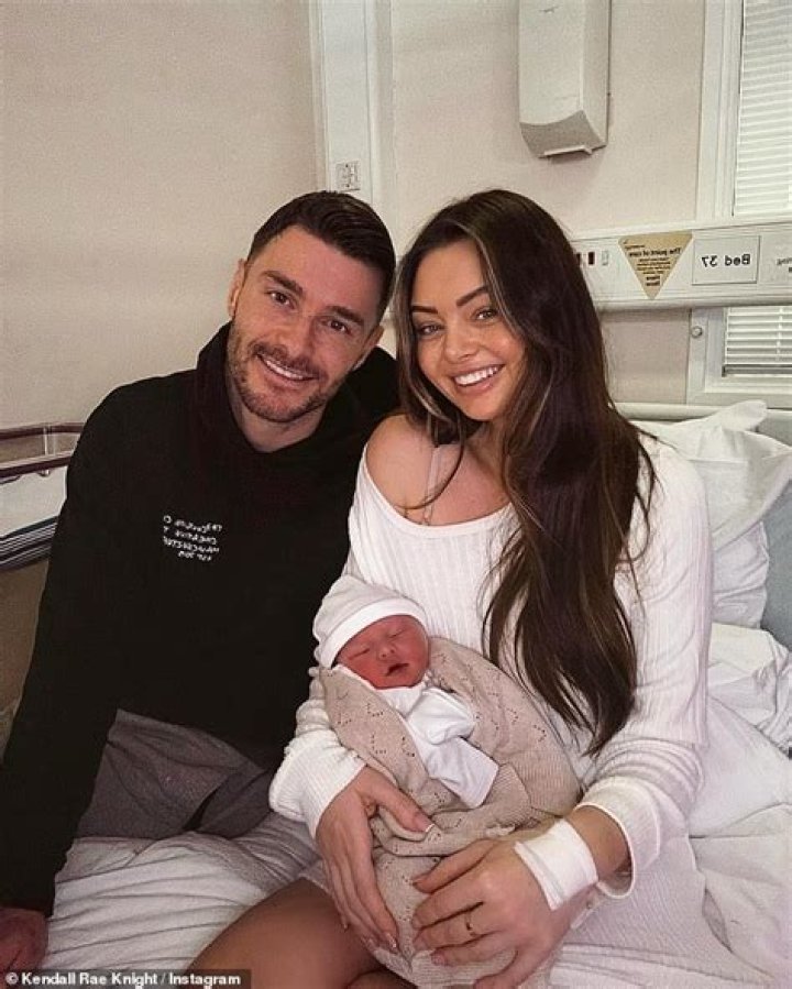 
Who Is Jane Prior? Love Island Star Kendall Knight’s Mother Arrested For Blackpool Child Abduction 