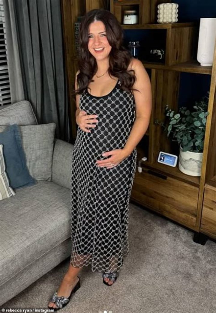 
Who Is Lucy Fallon’s Boyfriend Ryan Ledson? Pregnant Coronation Street Actress 