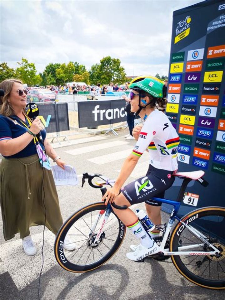 
Who Is Marion Hérault-Garnier? Facts About Tour de France Femmes Motorcycle Consultant 